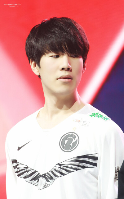 B8 拒绝参加 FISSURE Playground #1