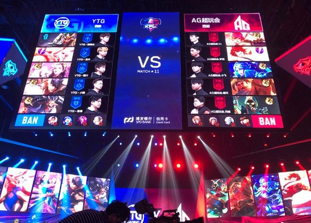 资讯主播躲车里瑟瑟发抖，以为是个菜鸟，结果出来瞬间清场